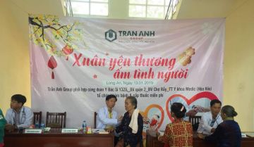 Trần Anh Group phối hợp Đoàn bác sĩ thăm và phát thuốc cho người nghèo 